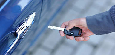 遵义汽车钥匙锁在车里了怎么办？如何开汽车锁